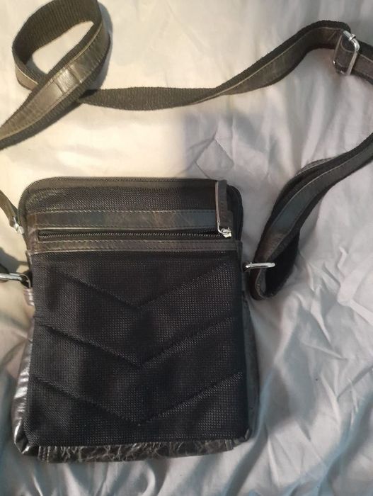 Bolsa para usar a tira colo