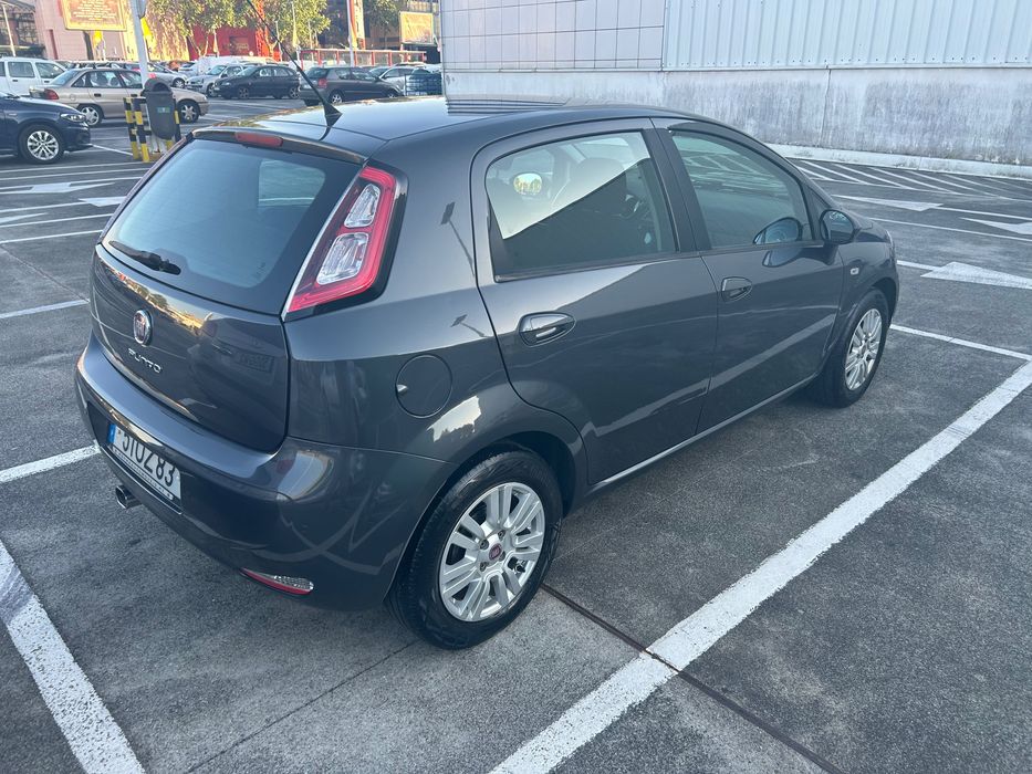 Fiat Punto Evo 2014 gasóleo nacional estimado e revisado. 240 mil km rodados. Com central multimídia e câmera de marcha atrás. — photo 3