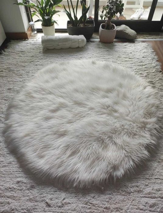 Round shag rug