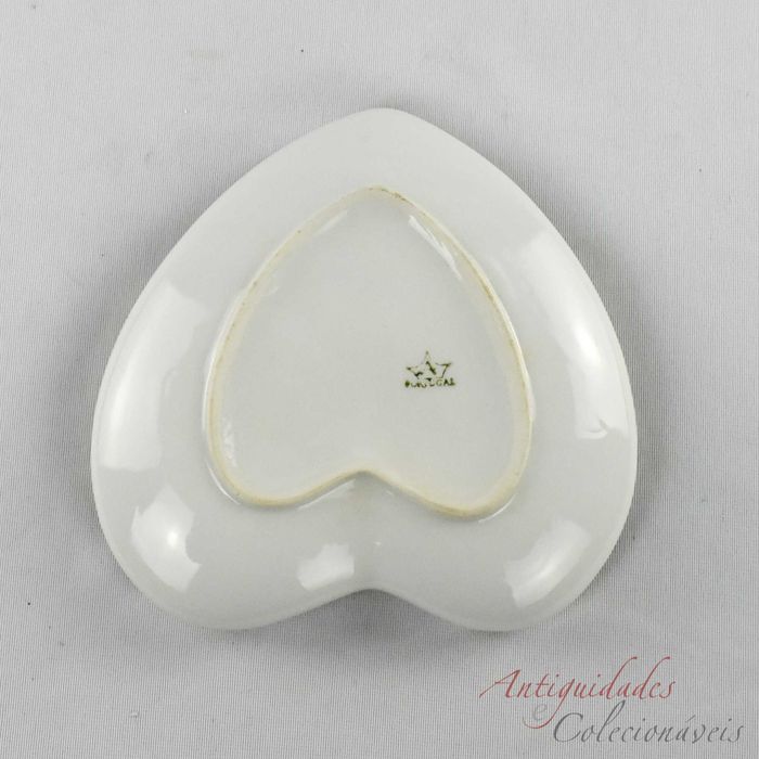 Cinzeiro forma de coração porcelana Artibus com decoração de paisagem