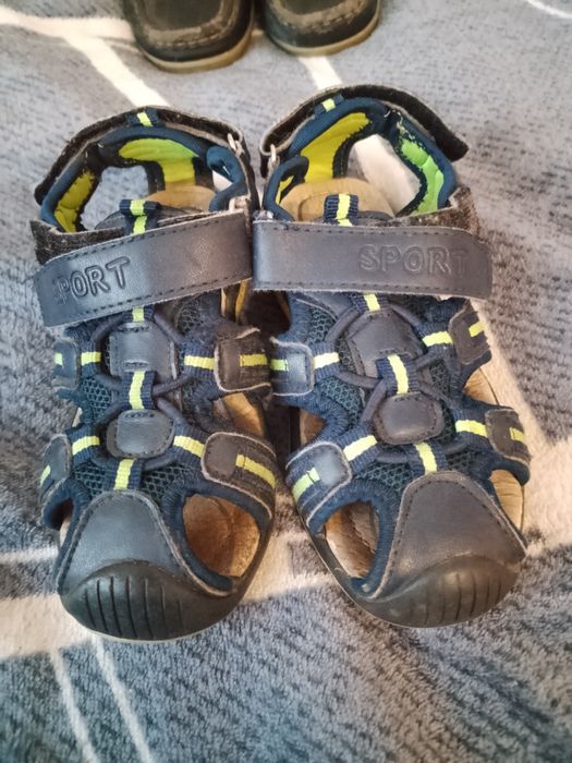 Віддам безкоштовно дитяче взуття 27 розміру
