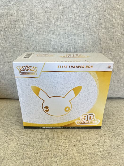 Pokémon 30th celebration elite trainer box inglês