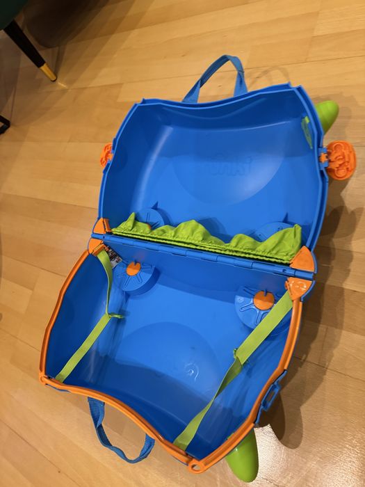 Walizeczka walizka na kolkach jeżdząca Trunki