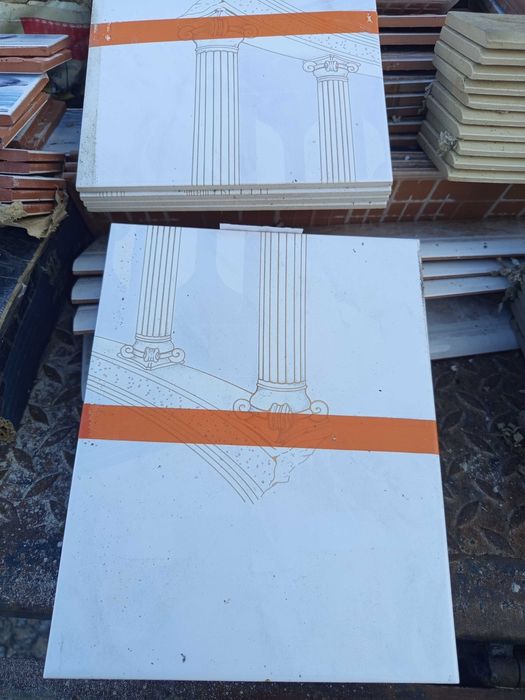 Lambrim e rodapé em cerâmica