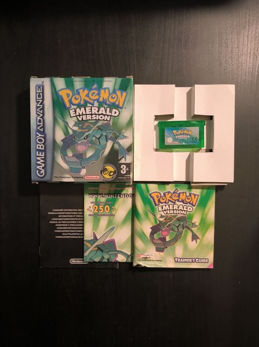 Pokémon Crystal Emerald e FireRed