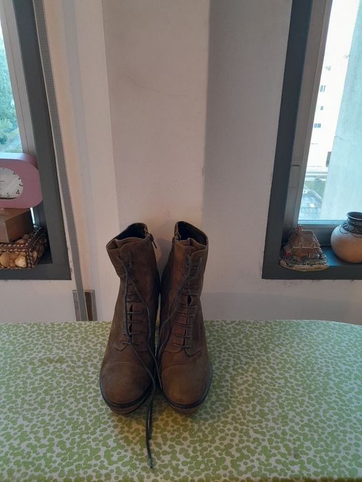 Vendo Botas de Senhora MINELLI muito bonitas como novas