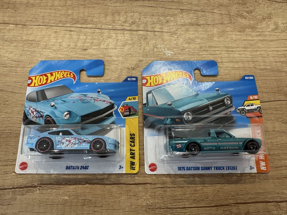 Hot wheels Datsun 240z / sunny truck