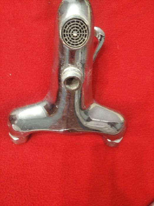 Смеситель для ванны.