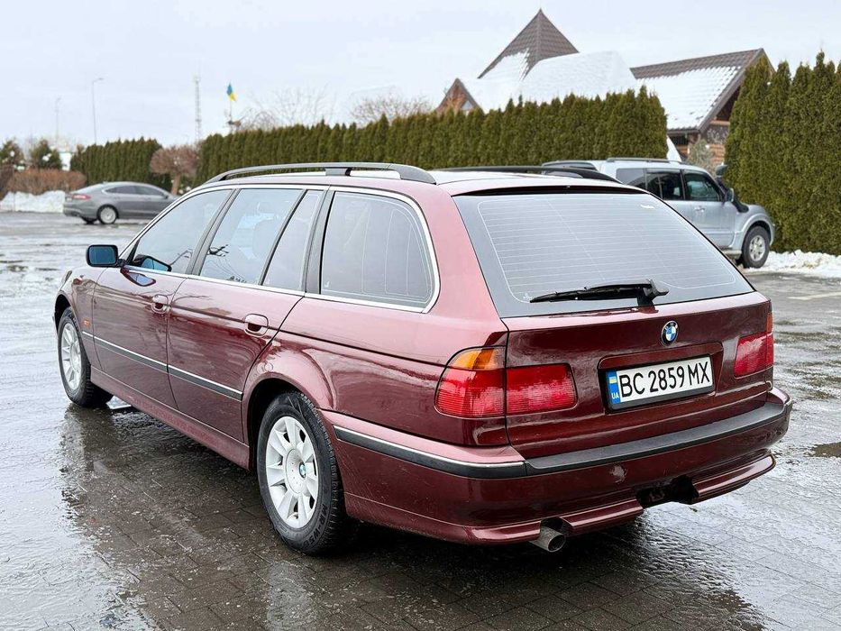 Продам BMW E39 520i