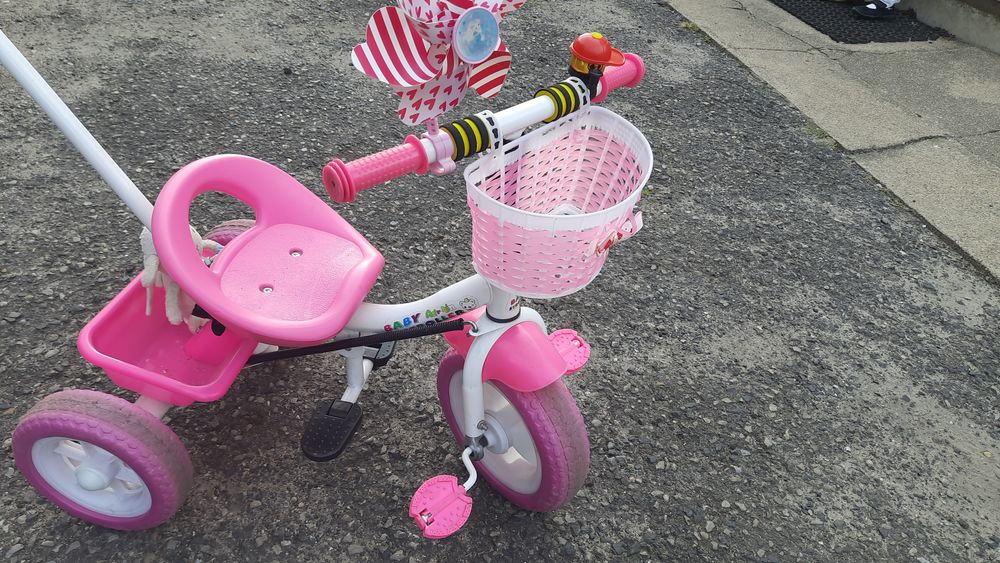 Rowerek trójkołowy różowy rower trzykołowy koszyczek bagażnik
