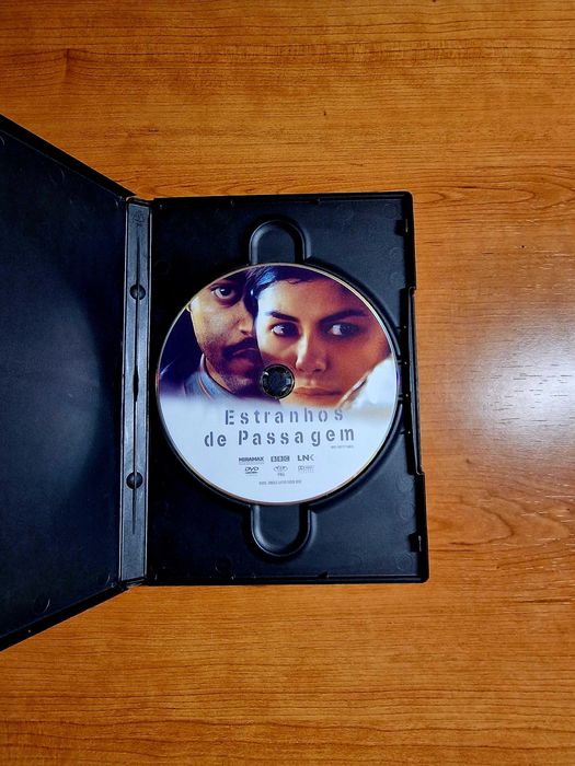 ESTRANHOS DE PASSAGEM (Stephen Frears) Audrey Tautou/Chiwetel Ejiofor