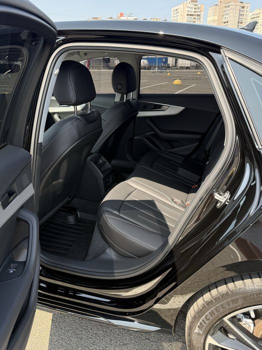 Audi A4 офіційний автомобіль