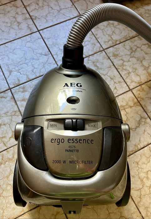 Aspirador com Saco AEG Ergo Essence 2000W