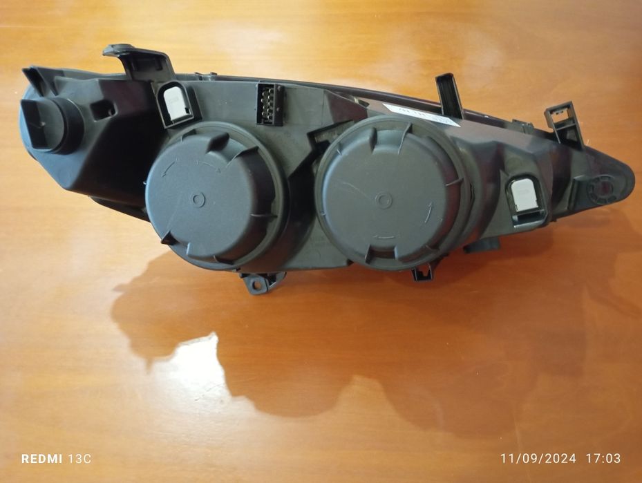 Farol Esq. Peugeot 307 Negro