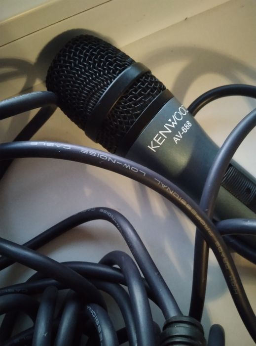 Микрофон KENWOOD.