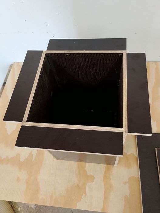 Skrzynka na urnę do piwniczki