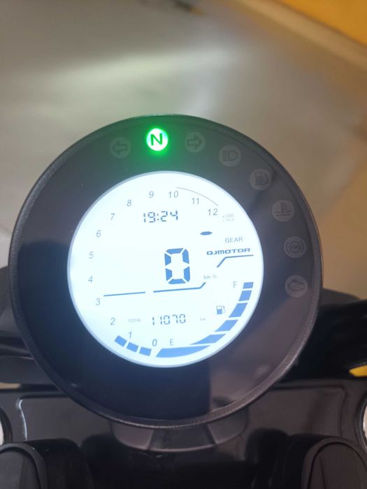 Vendo mota QJMOTOR SRV125 - reservada