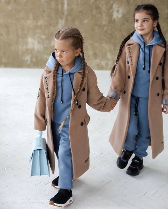 Шерстяное тёплое пальто на девочку