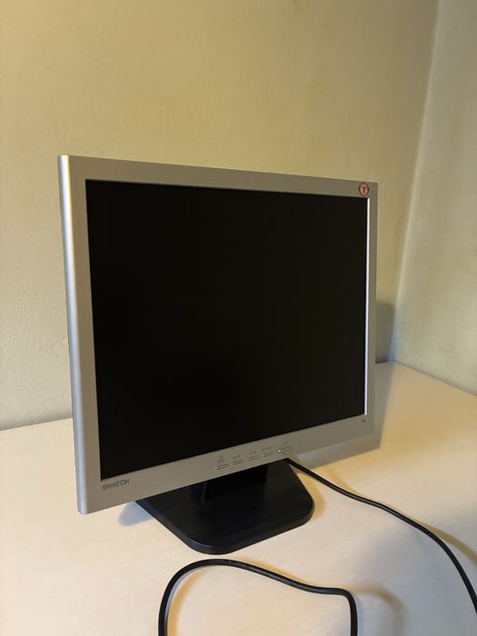 Monitor LCD Samtron 17” – Bom Estado e Funcional
