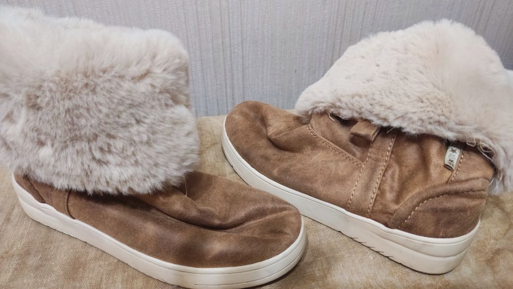 Чоботи Zara уггі