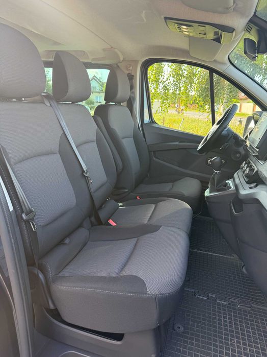 Bus na wynajem 9. osobowy. Renault Trafic Long 2024,