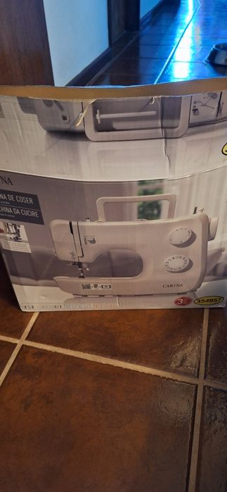 Maquina costura Carina Nova