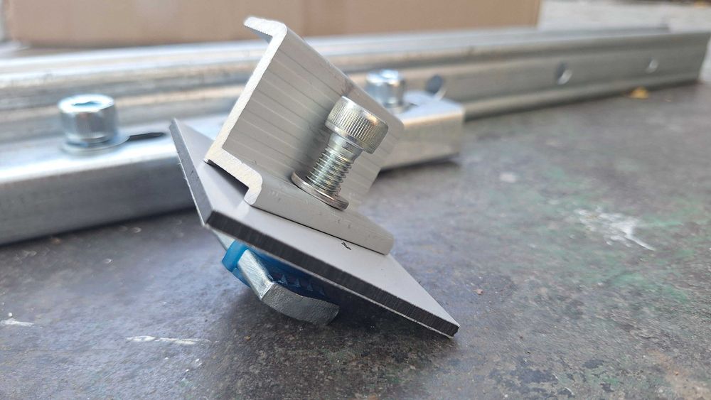 Крепления для солнечных панелей, Кріплення для сонячних панелей