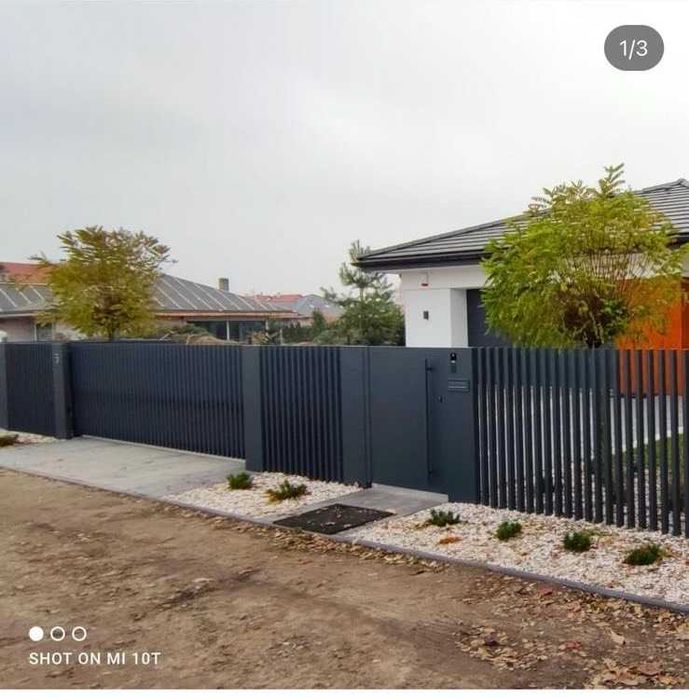 ogrodzenie grzebieniowe aluminiowe pionowe profile  mur betonowy L