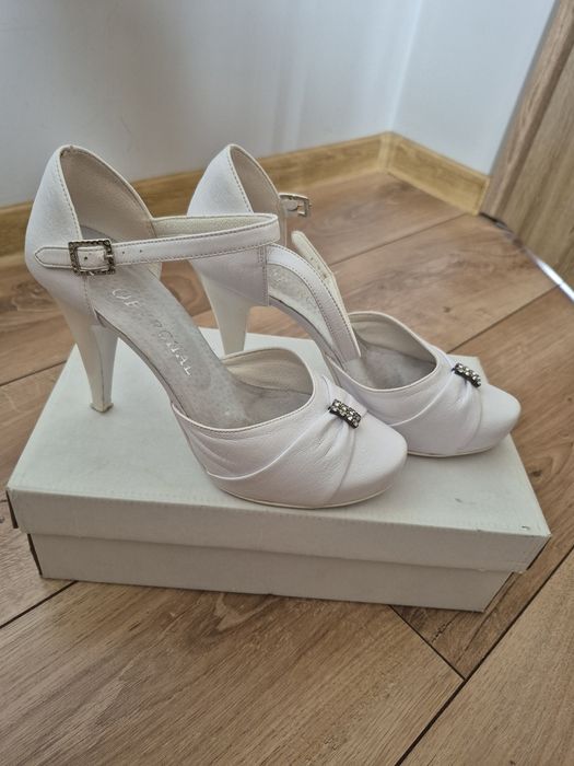 Szpilki białe rozmiar 35