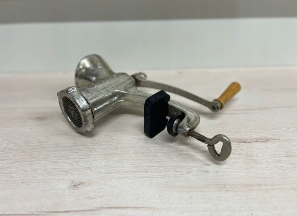 Maszynka do mielenia mięsa wyciskarka ALFA 1 8 oryginał PRL