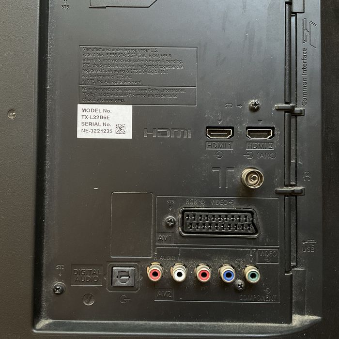 Televisão Panasonic TX-L32B6E + suporte de parede de metal