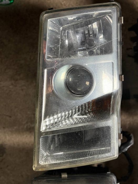 Дві фари volvo euro 4 підходить до euro 5