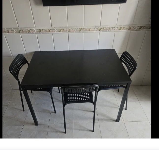 Mesas e cadeiras483111989014046720