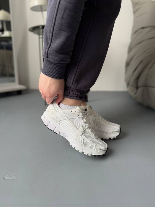 36-45 Nike Zoom Vomero 5 White