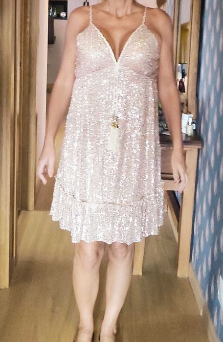 Vestido de lantejoulas novo com etiqueta