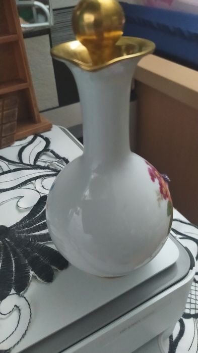 Flakonik porcelanowy