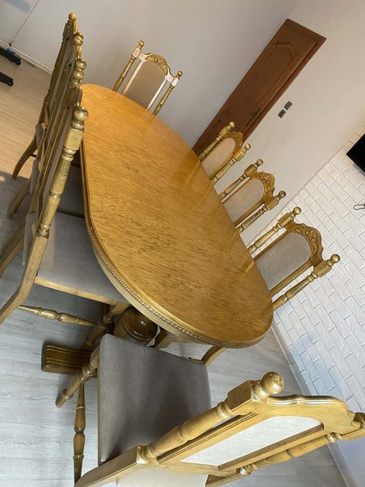 Stół dębowy z krzesłami