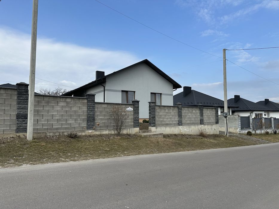 Продаж будинку з ремонтом біля міста