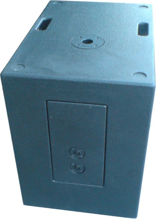 2 sztuki kompactowych kolumn basowych