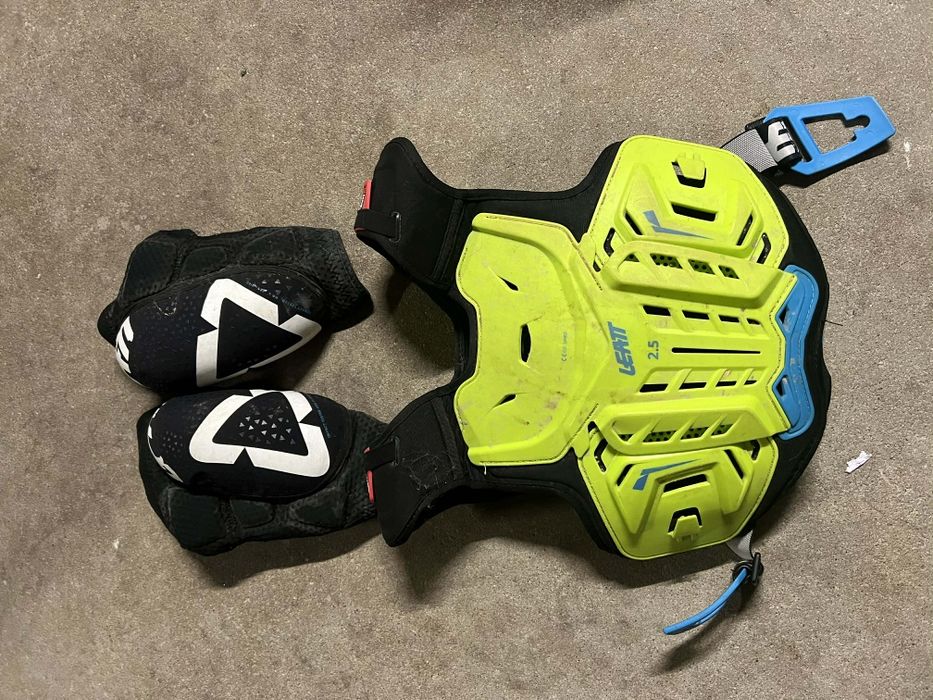 Buzzer zbroja Leatt plus ochraniacze kolan