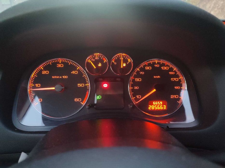 Peugeot 307 SW Black & Silver 1.6 HDI – 7 lugares