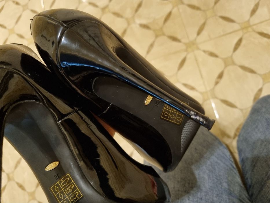 Buty na obcasie r.38