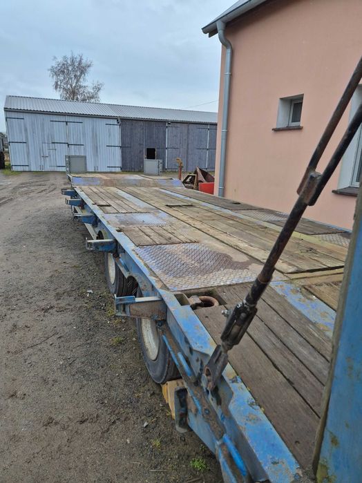 Przyczepa niskopodłogowa