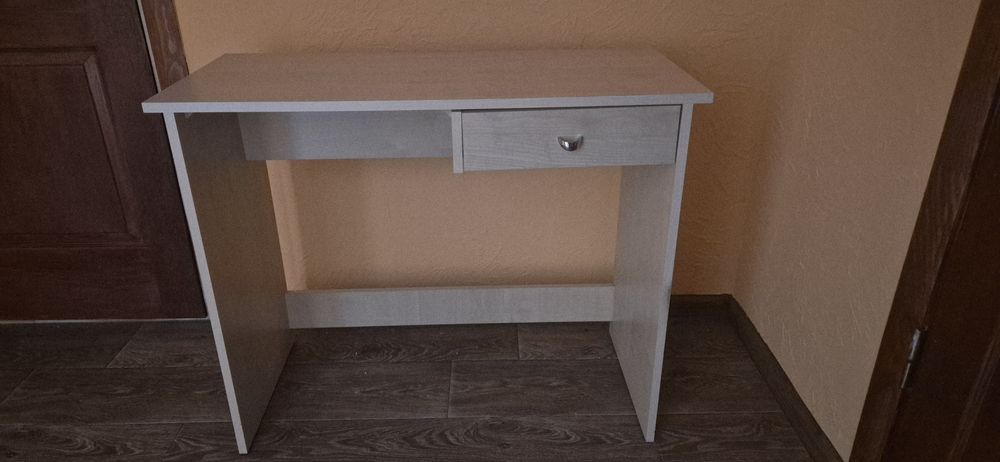 Стіл письмовий з одним ящиком