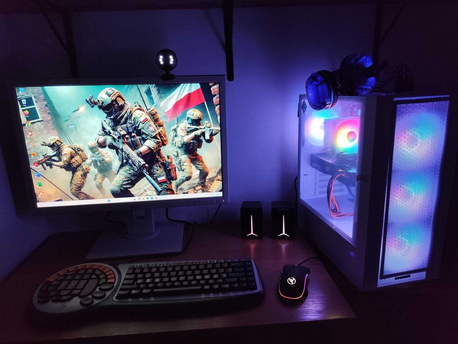 Gamingowy komputer czarny/biały. M.2 NVMe, dysk 2TB RX580 8GB, 64GB RAM, 10 rdzeni+akcesoria