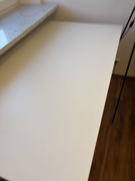 Biale biurko Trotten Ikea