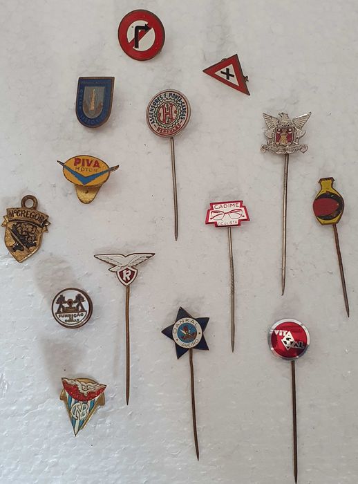PINs / Alfinetes / Crachás / Emblemas muito antigos