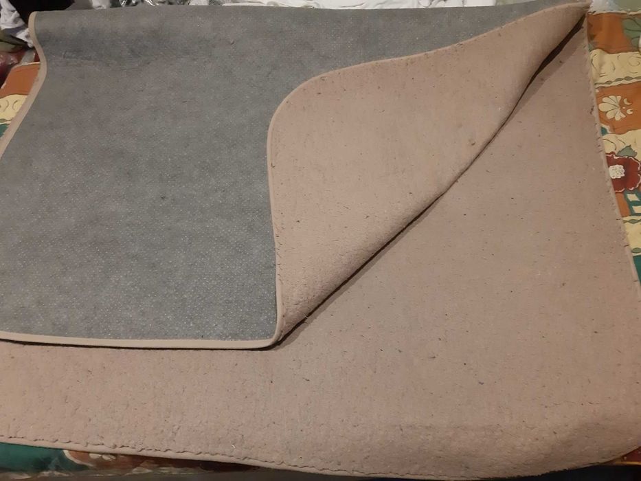 Narzuta - ochraniacz na materac  kolor kawowy 180cm X 120cm..