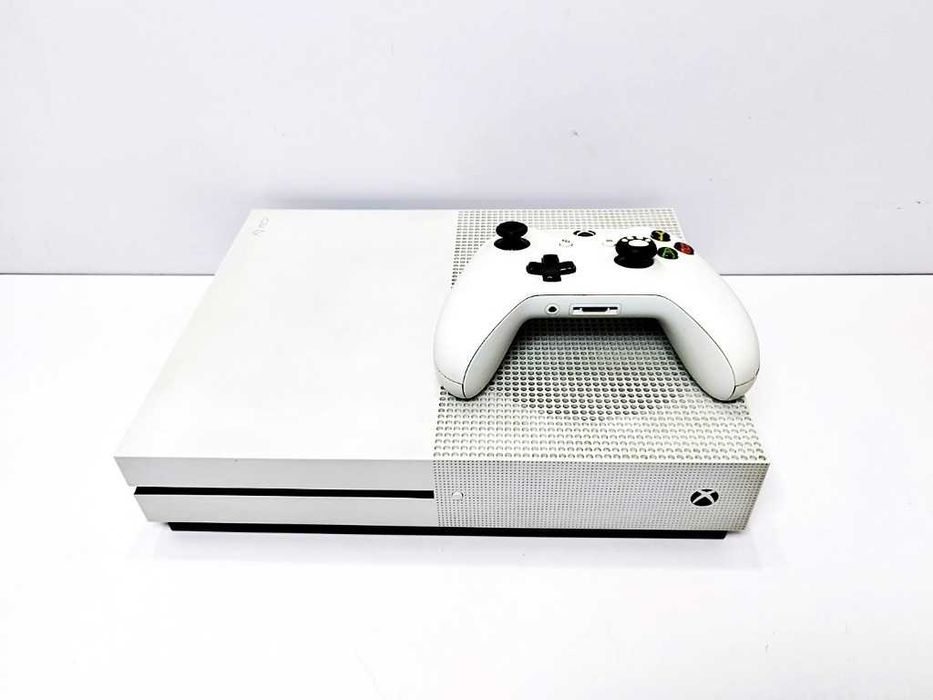 Konsola Xbox One S.
