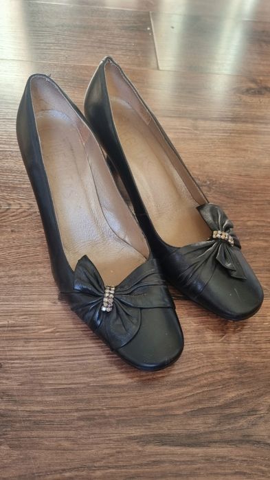 Buty na małym obcasie